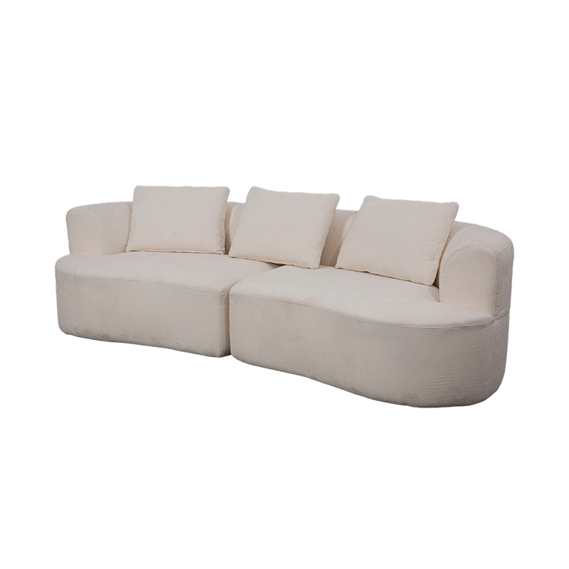 Divano doppio modulare in velluto color crema con cuscini abbinati e schienale curvo Divano doppio modulare in velluto color crema con cuscini abbinati e schienale curvo
