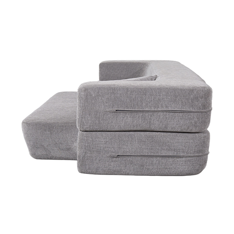 Divano letto trasformabile multifunzionale in velluto grigio chiaro con cuscini
